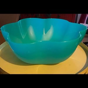 Tupperware chip and dip set.